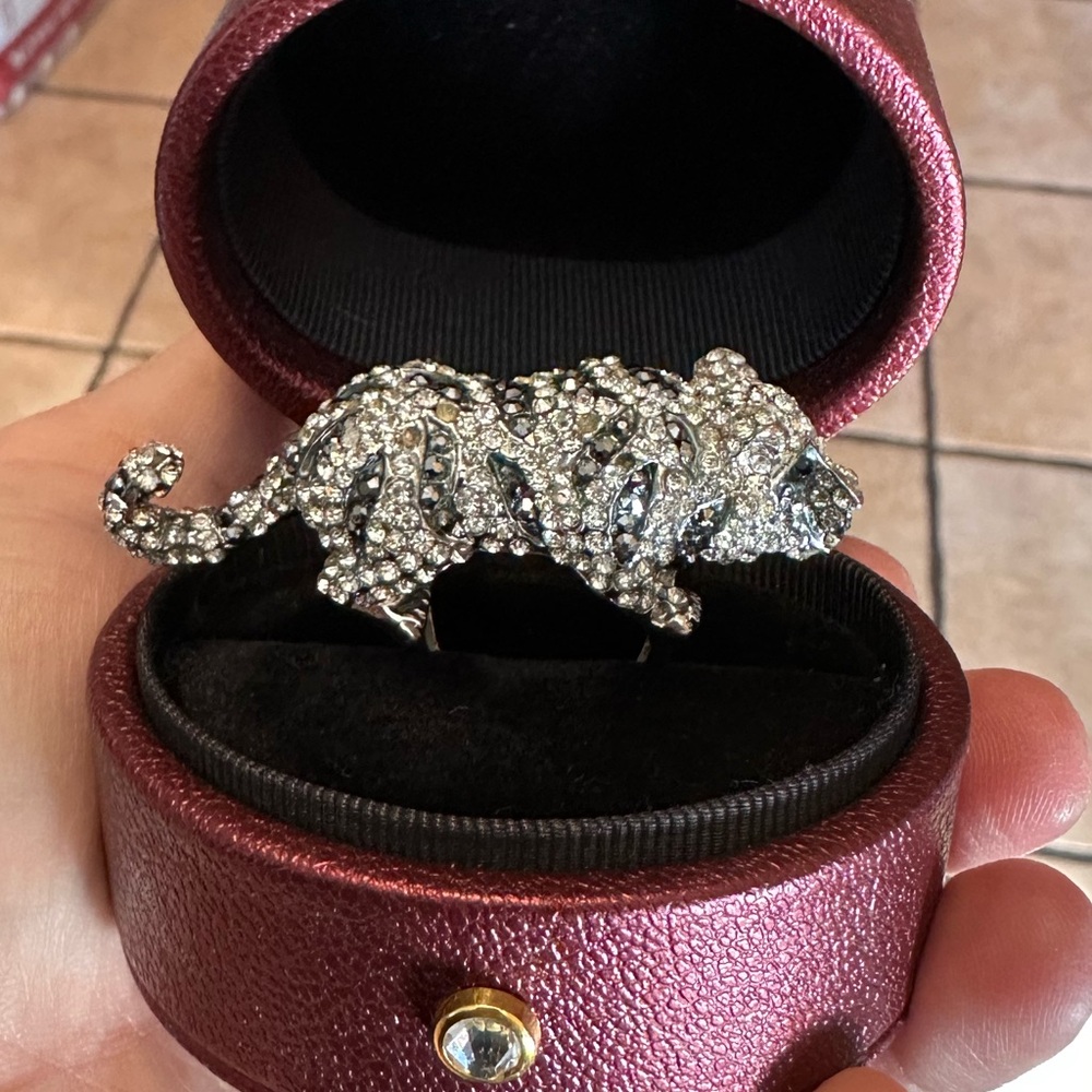 Large Vintage Sparkling Silver Tiger Ring